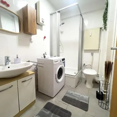 Livemore24 - Apartment 5 In Duisburg Wlan - Smart-Tv - 24-7 Check-In Und Kueche